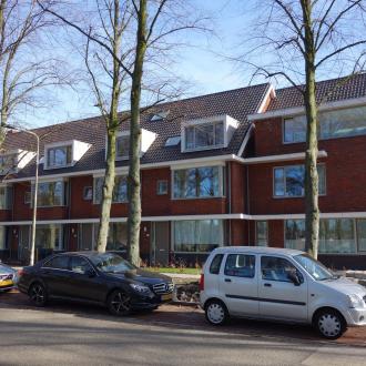 Woningen en zorgcentrum met appartementen te Leiden